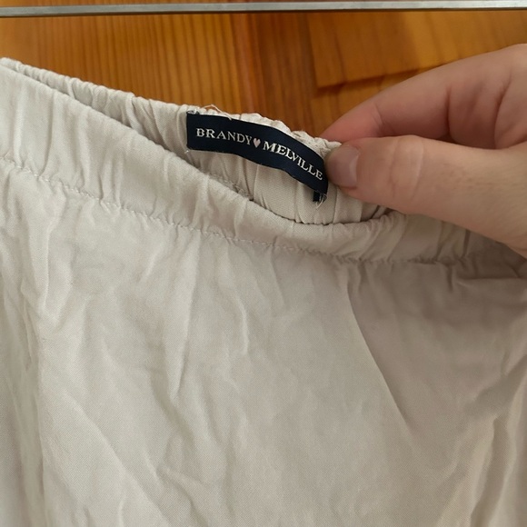Brandy Melville Izzy Skirt in Cream - Picture 3 of 5